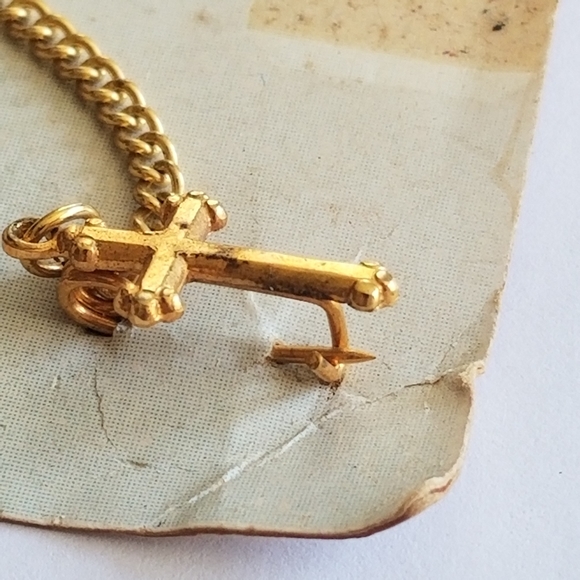 Vintage Canada souvenir pin cross and maple leaf connected by chain gold tone - Picture 3 of 9